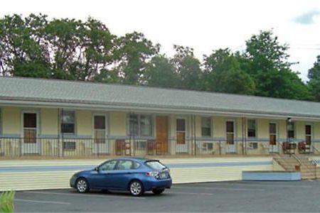 Budget Host Inn New Berlinville Esterno foto